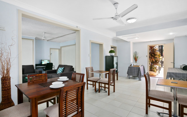 Cairns City Palms
