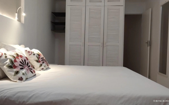 Apartamentos em Gomes Carneiro 84/Copanema