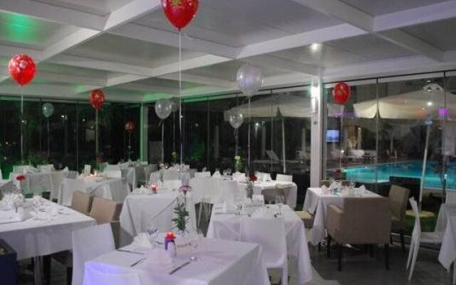 Frixos Suites Hotel Apartments