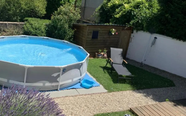 Charmante maison de ville avec jardin et piscine