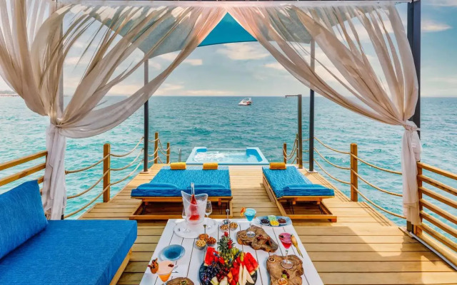 Kaya Hotel Select