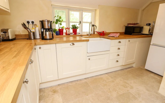 19 Clatterford Shute