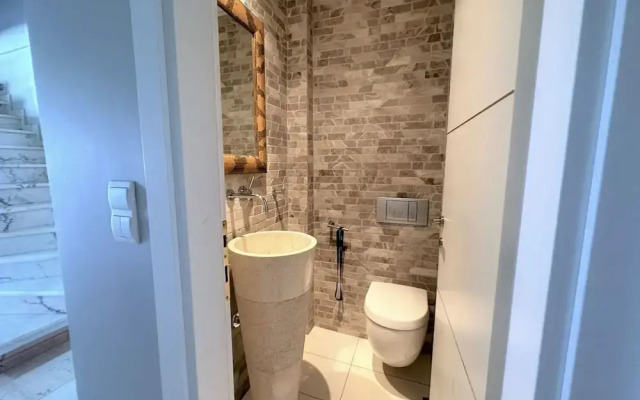 Glyfada 4BDR Penthouse Gia