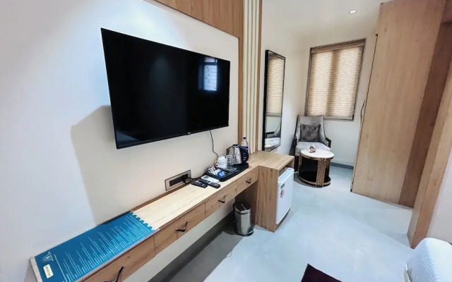 Hotel Meena Aurum Inn