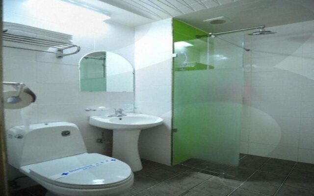 Goodstay Moon Hotel