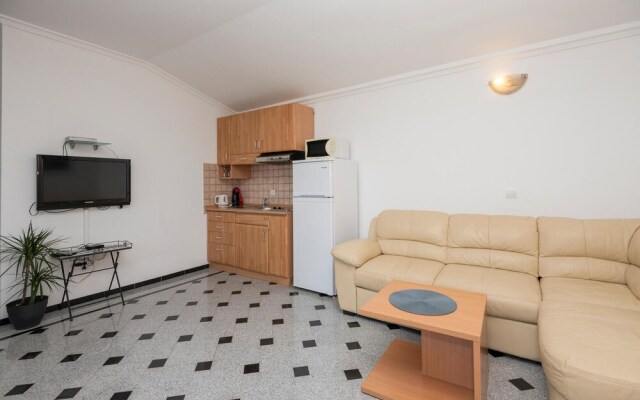 Nice Home in Makarska With Wifi and 1 Bedrooms