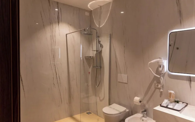 Lh HOTELS