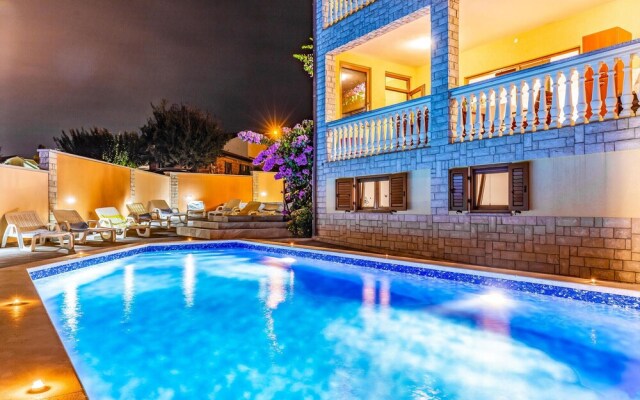 Stunning Home in Medulin With Wifi and 7 Bedrooms