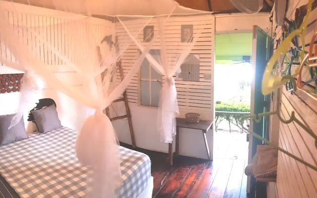 Bailan Hut Resort & Restaurant