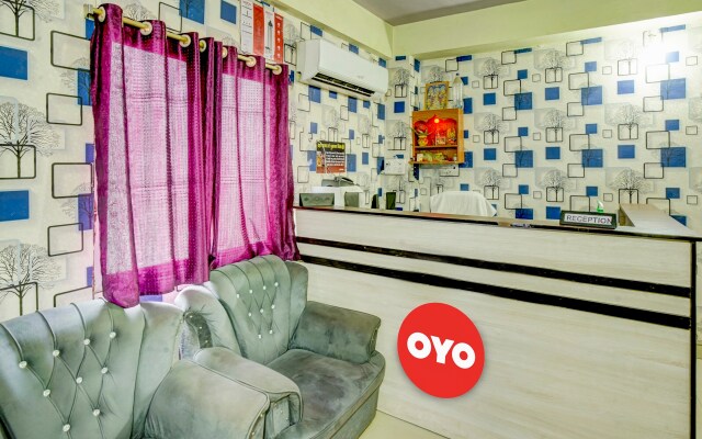 OYO HOME 91438 Hotel Happy Inn