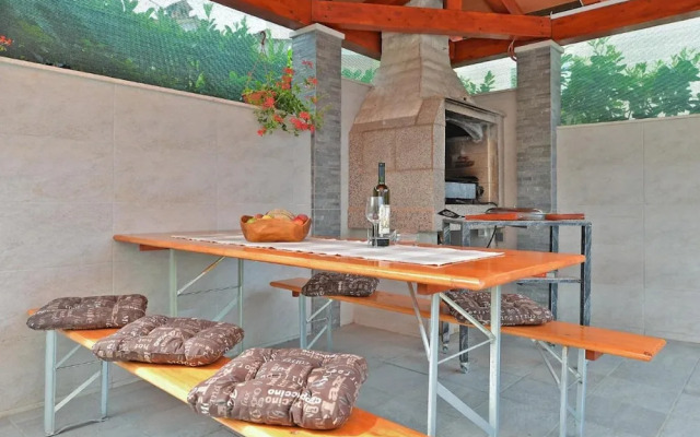 Cozy Apartment With Terrace and BBQ