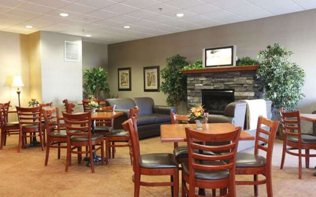 Pomeroy Inn & Suites Hotel Dawson Creek