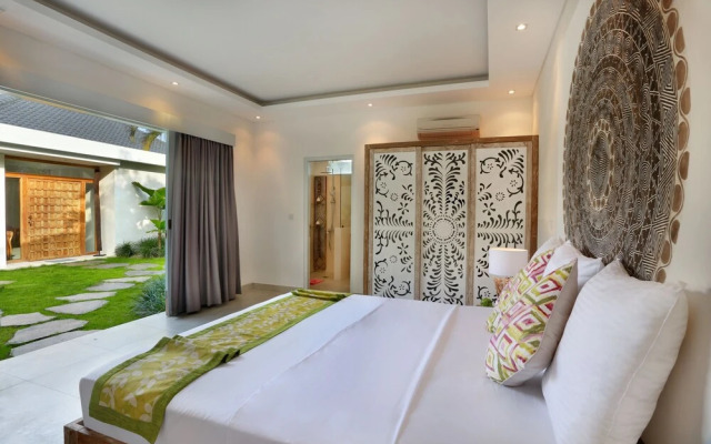 Seminyak White Design Villa