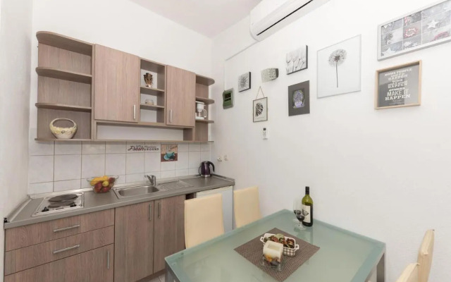 Apartments with a parking space Tucepi, Makarska - 6856