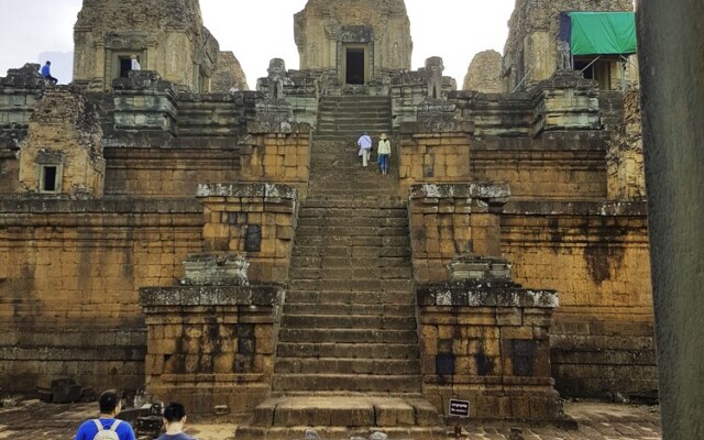 Sawasdee Angkor Villa