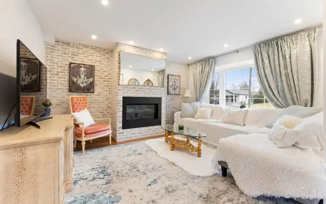 Spacious 2bdrm Home in Burlington