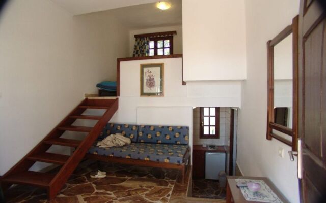 Anavaloussa Apartments