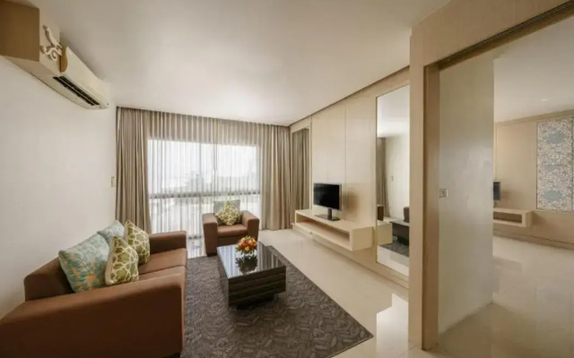 Jolly Suites and Spa Petchkasem