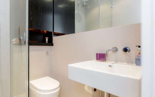 Olympia 2 Bed Duplex by BaseToGo