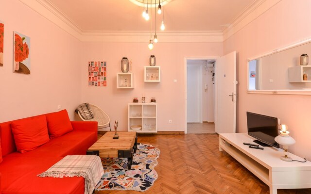 FM Deluxe 2-BDR Apartment - La La Land