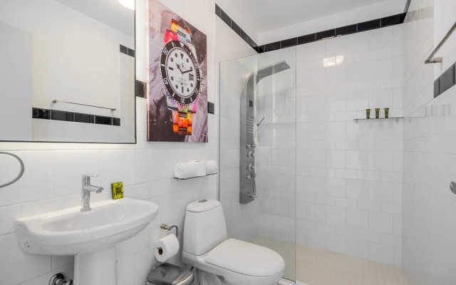 w Radiant Loft w Fabulous Deco in Santa Ana