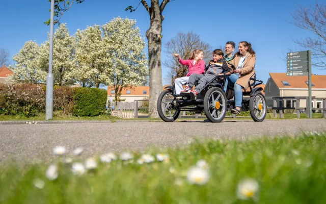 Bungalow in Renesse Near North Sea Beach