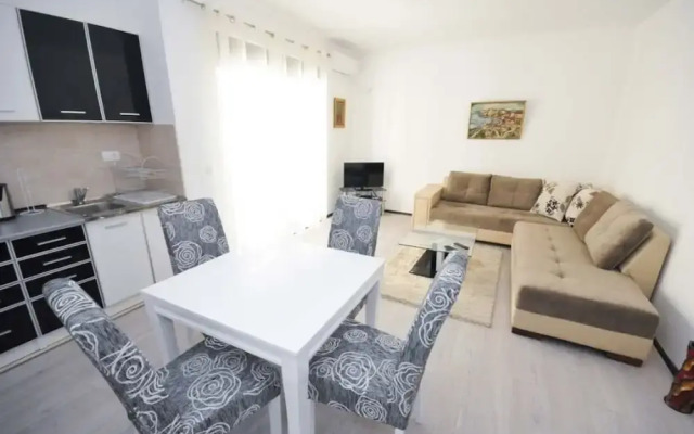 One Bedroom Apartment Centar C9