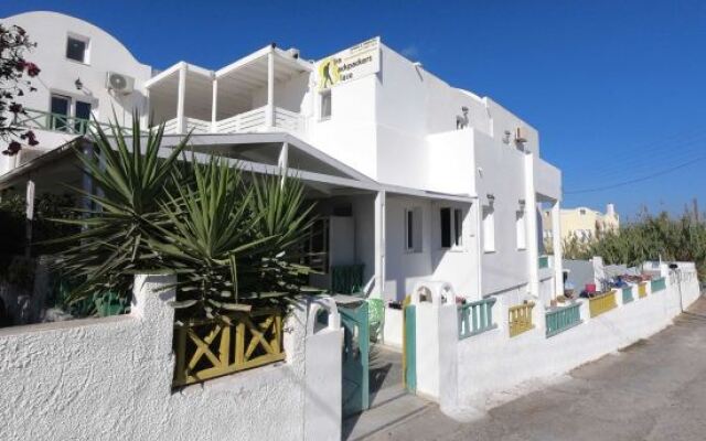 Fira Backpackers Place