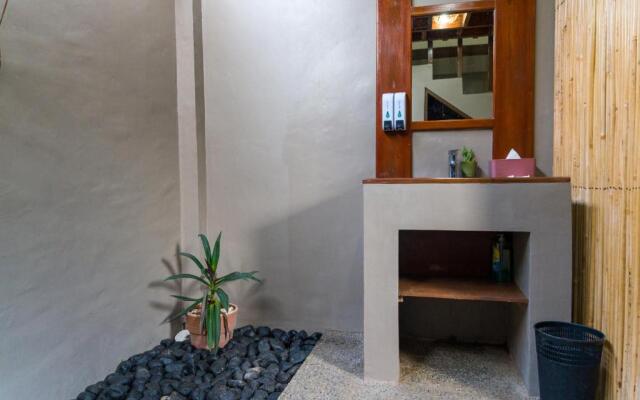 Nakabalo Guesthouse & Restaurant