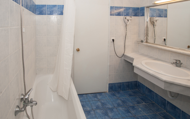 Alexandros Hotel 
