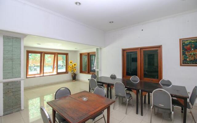 Hotel Sanashtri