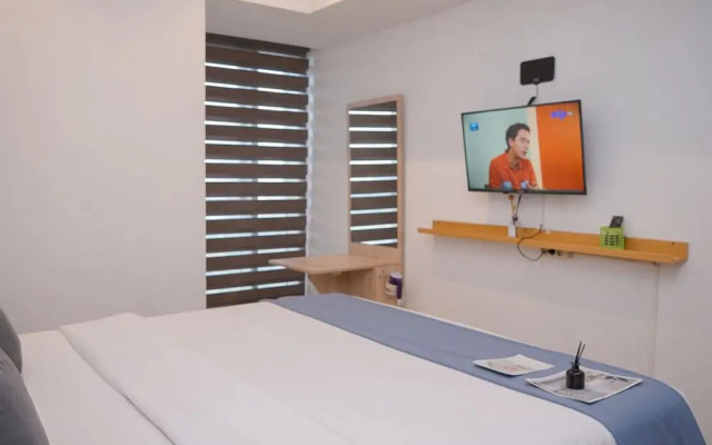 Warm and Spacious 1BR at Branz BSD City Apartment