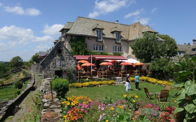 Logis Hôtel Restaurant & Spa Les Remparts