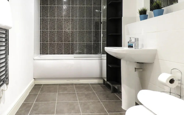 Tudors eSuites Birmingham Apartments with Parking