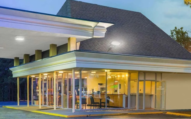 Travelodge Fredericksburg South