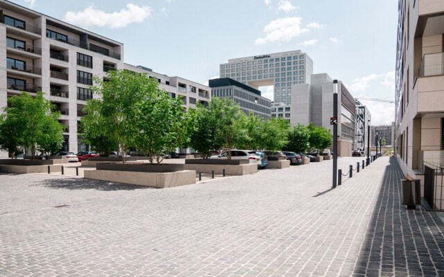 Stylish 1BR Apt w Balc Cloche dOr