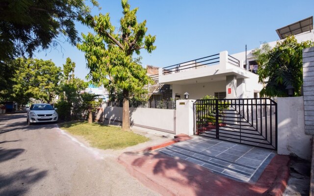 OYO Home 11874 Cozy 3BHK Goverdhan Villas
