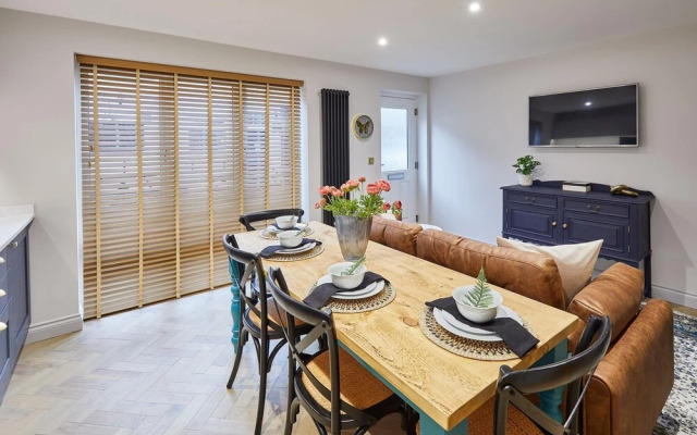 Host Stay The Feather Black Swan Mews