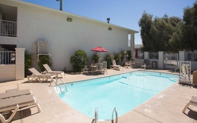 Motel 6 Kingman, AZ - Route 66 West