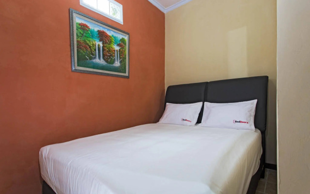 RedDoorz Pesanggrahan