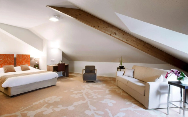 Kyriad Chambery Centre Curial