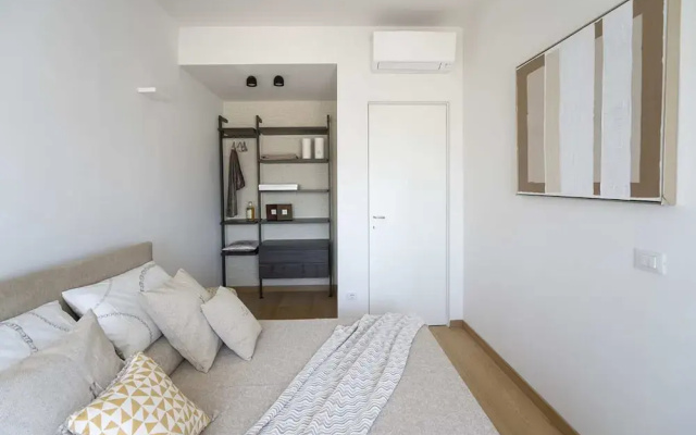 Design Flat W/terrace, Porta Nuova