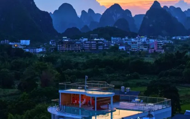 Chunfeng · Shili | PRETTY · SCENIC WONDERS | Shili Gallery Yulong River Store – Outside – Guilin
