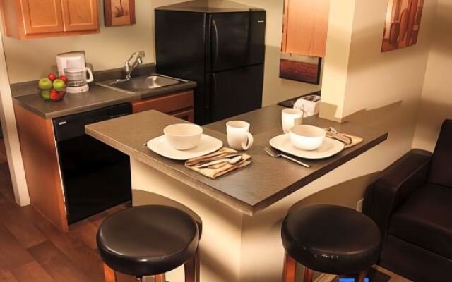 Eagle's Den Suites Cotulla a Travelodge by Wyndham