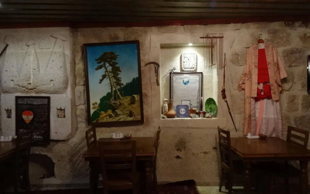 Emit Cave Hotel