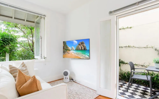 Cosy Inner West Studio With Courtyard