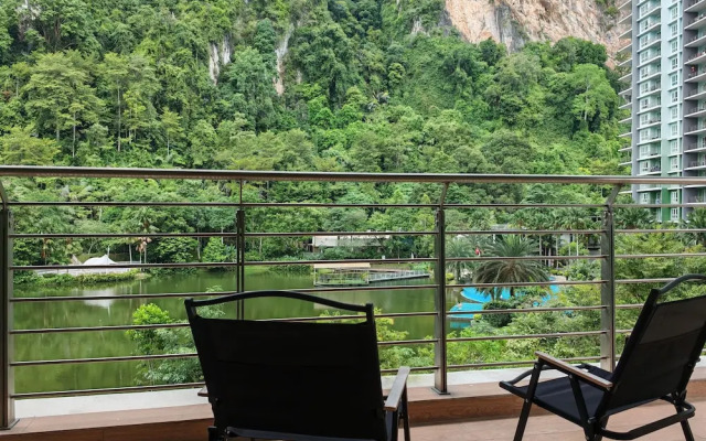 Mountain & Lake Views' Suite Cycas