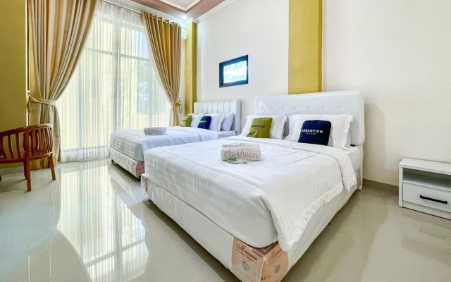 Urbanview Hotel Saikhwan Pantai Sayang Heulang Pameungpeuk Garut by RedDoorz – Guest Rooms – Mancagahar