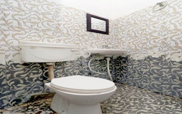 Oyo 39626 Rj Royal Guest House