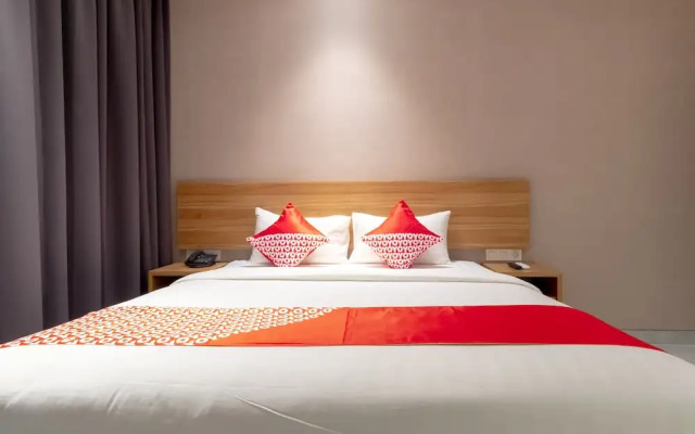Travel Hub Hotel Kualanamu Airport